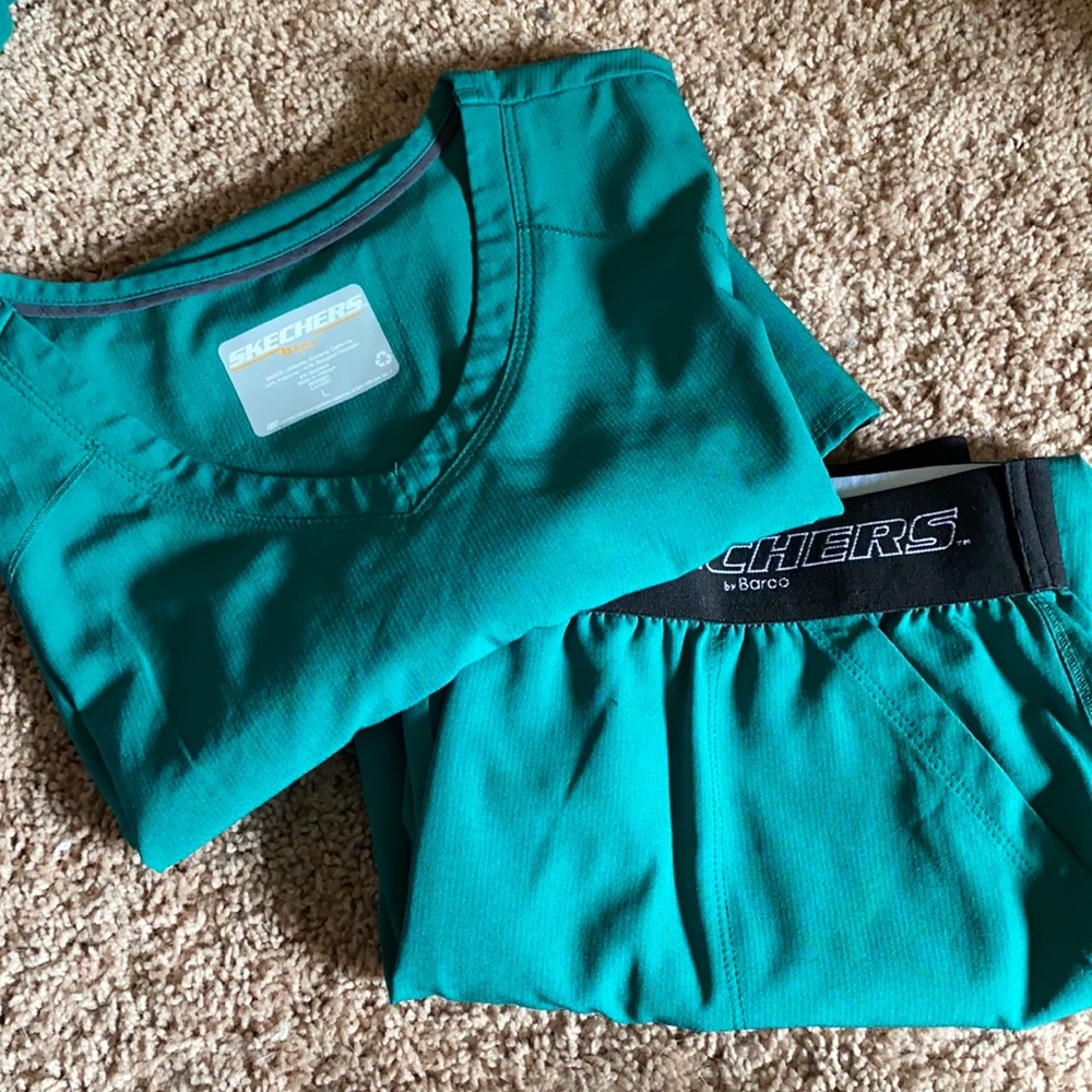 Scrub set